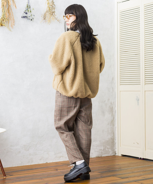 WEGO（ウィゴー）の「WEGO/リバーシブルボアノーカラーブルゾン（ブルゾン・レディース・ホワイト/ブラック/ベージュ/ブルー/ピンク・FREE）」の14枚目の写真