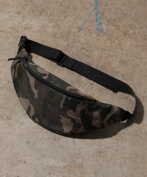 ADAM ET ROPE'(アダムエロペ)の「BAGBASE ミニボディバッグ(ウエストバッグ)(ボディバッグ/ウエストポーチ・メンズ・ホワイト/ブラック/グリーン系その他・FREE)」の3枚目の写真