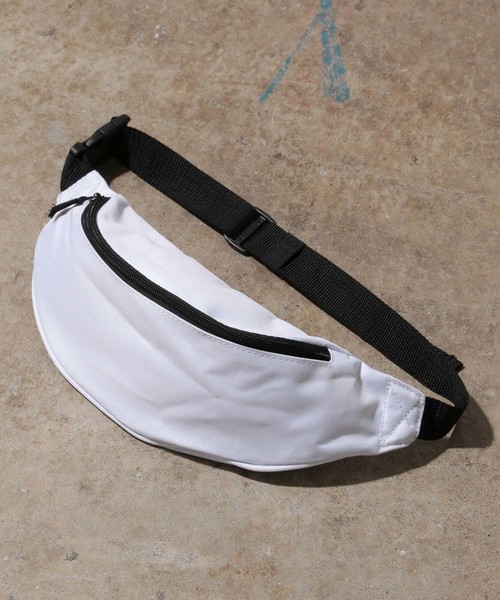 ADAM ET ROPE'(アダムエロペ)の「BAGBASE ミニボディバッグ(ウエストバッグ)(ボディバッグ/ウエストポーチ・メンズ・ホワイト/ブラック/グリーン系その他・FREE)」の2枚目の写真