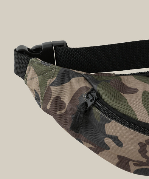 ADAM ET ROPE'(アダムエロペ)の「BAGBASE ミニボディバッグ(ウエストバッグ)(ボディバッグ/ウエストポーチ・メンズ・ホワイト/ブラック/グリーン系その他・FREE)」の6枚目の写真