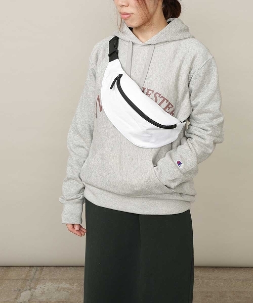 ADAM ET ROPE'(アダムエロペ)の「BAGBASE ミニボディバッグ(ウエストバッグ)(ボディバッグ/ウエストポーチ・メンズ・ホワイト/ブラック/グリーン系その他・FREE)」の9枚目の写真