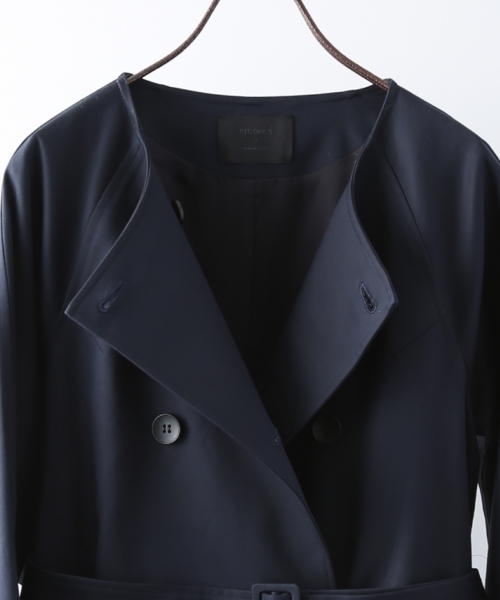 STUDIOUS（ステュディオス）の「STUDIOUSノーカラーラグラントレンチコート（トレンチコート・レディース・ネイビー/ベージュ・1/0）」の8枚目の写真