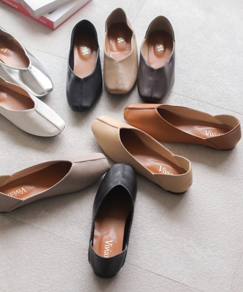 VIVIAN（ヴィヴィアン）の「スクエアトゥセンターステッチデザインVカットバブーシュ（パンプス・レディース・ホワイト/ブラック/ベージュ/シルバー/キャメル/パイソン/グレー系その他7/ダークブラウン/ウィート/ブラック×ライム・LL/S/M/L/XL）」の5枚目の写真