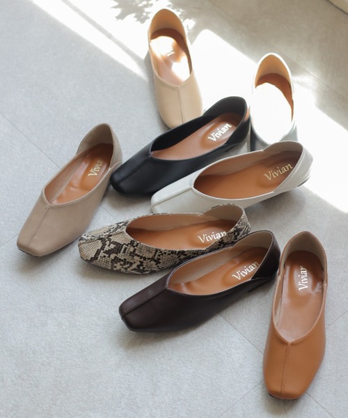 VIVIAN（ヴィヴィアン）の「スクエアトゥセンターステッチデザインVカットバブーシュ（パンプス・レディース・ホワイト/ブラック/ベージュ/シルバー/キャメル/パイソン/グレー系その他7/ダークブラウン/ウィート/ブラック×ライム・LL/S/M/L/XL）」の11枚目の写真