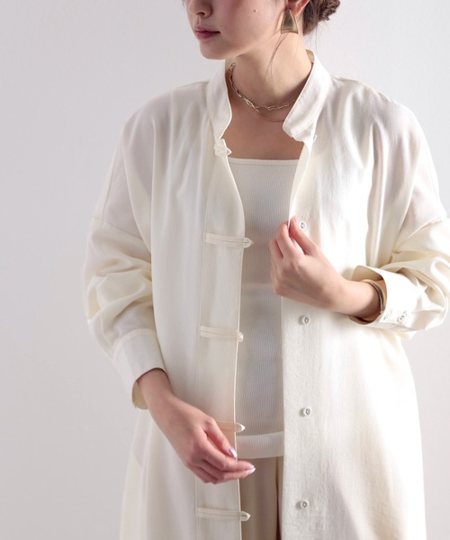 classicalelf(クラシカルエルフ)の「最旬、チャイナ風。ロング丈バンドカラーシャツ(シャツ/ブラウス・レディース・アイボリー/グレイッシュベージュ・MEDIUM/LARGE/X-LARGE)」の17枚目の写真