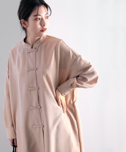 classicalelf(クラシカルエルフ)の「最旬、チャイナ風。ロング丈バンドカラーシャツ(シャツ/ブラウス・レディース・アイボリー/グレイッシュベージュ・MEDIUM/LARGE/X-LARGE)」の4枚目の写真