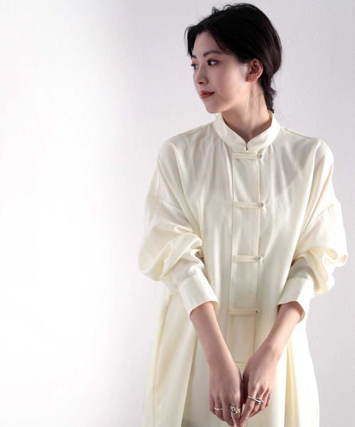 classicalelf(クラシカルエルフ)の「最旬、チャイナ風。ロング丈バンドカラーシャツ(シャツ/ブラウス・レディース・アイボリー/グレイッシュベージュ・MEDIUM/LARGE/X-LARGE)」の10枚目の写真