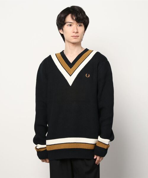 フレッドペリー　Stripe Detail V-Neck Knit FRED PERRY（フレッドペリー）の「Stripe Detail V-Neck Knit