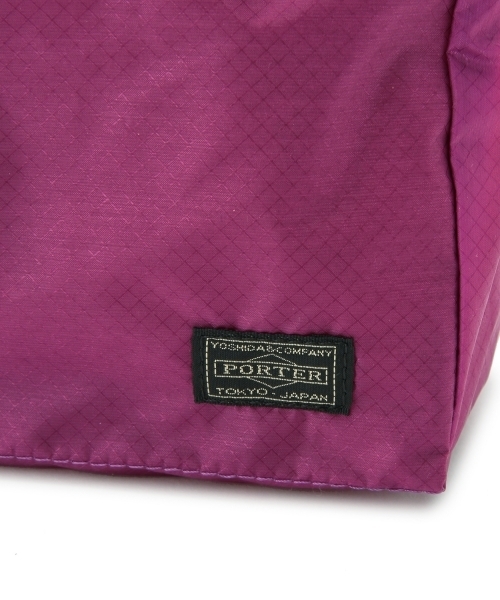 PORTER（ポーター）の「AMPHIBIOUS×PORTER ×B印 YOSHIDA NYLON HAND BAG LARGE（ハンドバッグ・レディース・ホワイト/ブラック/ブラウン/ピンク/サックスブルー/パープル・ONE SIZE）」の19枚目の写真