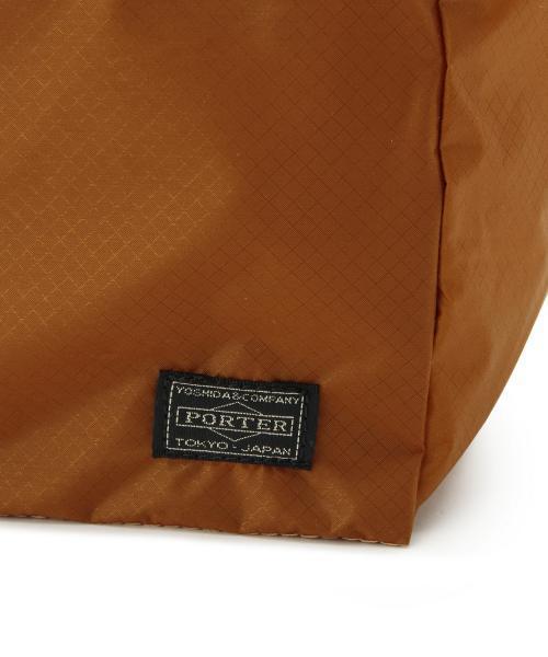 PORTER（ポーター）の「AMPHIBIOUS×PORTER ×B印 YOSHIDA NYLON HAND BAG LARGE（ハンドバッグ・レディース・ホワイト/ブラック/ブラウン/ピンク/サックスブルー/パープル・ONE SIZE）」の7枚目の写真