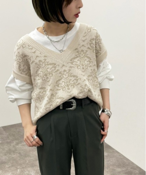 apres jour mignon(アプレジュールミニョン)の「ダマスク柄ニットベスト【ZOZOTOWN限定アイテム】(ベスト・レディース・アイボリー/ブラック/ライトベージュ・フリー/X-LARGE)」の4枚目の写真