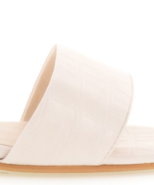 A de Vivre（アドゥヴィーヴル）の「3E アンクルストラップサンダル（サンダル・レディース・アイボリー/ブラウン系その他/パープル/ブラック・S/LL/L/M）」の7枚目の写真