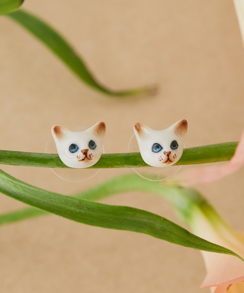 NACH（ナッシュ）の「（WEB限定あり）【NACH(ナッシュ)】ネコピアス（ピアス（両耳用）・レディース・アイボリー/ブラック系その他・FREE）」の2枚目の写真