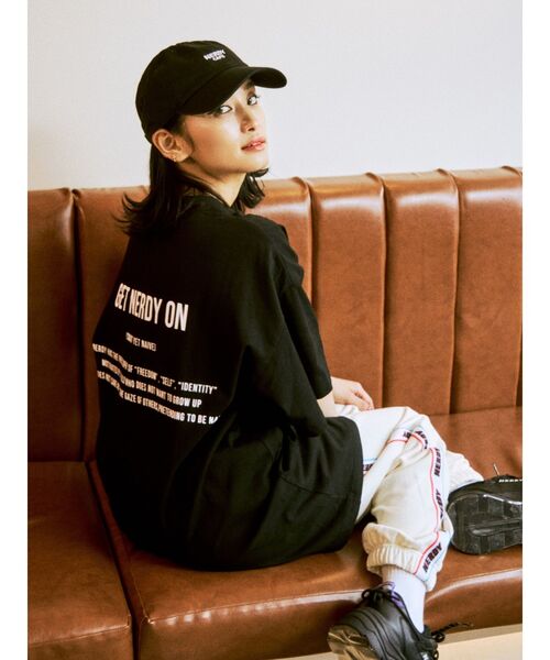 NERDY（ノルディ）の「【NERDYCAFE】ロゴビックTシャツ（Tシャツ
