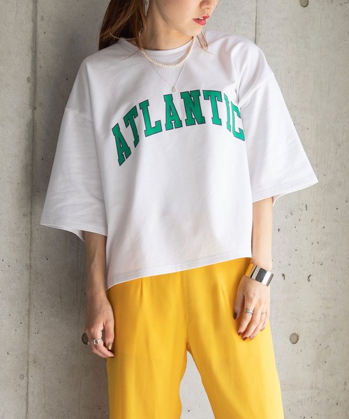 bohmal（ボマール）の「オーバーサイズカレッジロゴTシャツ（Tシャツ/カットソー・レディース・ホワイト/ブラック/ブルー・FREE）」の2枚目の写真