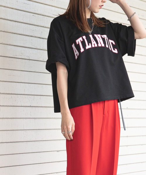 bohmal（ボマール）の「オーバーサイズカレッジロゴTシャツ（Tシャツ/カットソー・レディース・ホワイト/ブラック/ブルー・FREE）」の4枚目の写真