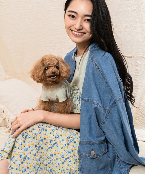 Toyome(トヨミー)の「【飼い主と犬服のペアルックセット】ビビットカラーTシャツ×花柄スカートワンピース(ペットウェア・レディース・ライトピンク/オレンジ/グリーン/ピンク/ブルー・L/M/SS/S/XXS)」の10枚目の写真