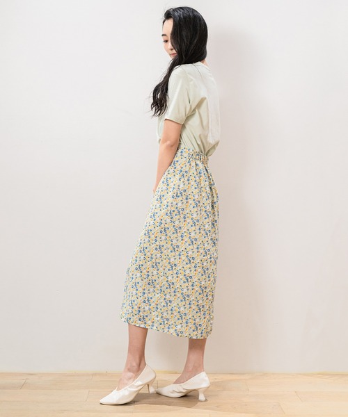 Toyome(トヨミー)の「【飼い主と犬服のペアルックセット】ビビットカラーTシャツ×花柄スカートワンピース(ペットウェア・レディース・ライトピンク/オレンジ/グリーン/ピンク/ブルー・L/M/SS/S/XXS)」の14枚目の写真
