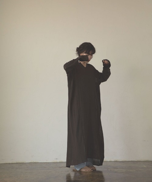 marjour(マージュール)の「COTTON NET ONEPIECE(ワンピース・レディース・チャコールグレー/オフホワイト・M)」の6枚目の写真