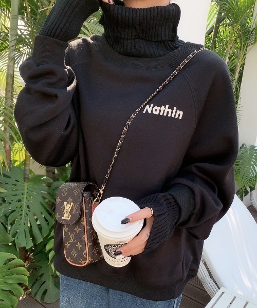 ABITOKYO(アビトーキョー)の「レイヤード風ワンポイントロゴリブドッキング裏毛トレーナー(スウェット・レディース・ベージュ/グリーン/ブラック・FREE)」の2枚目の写真