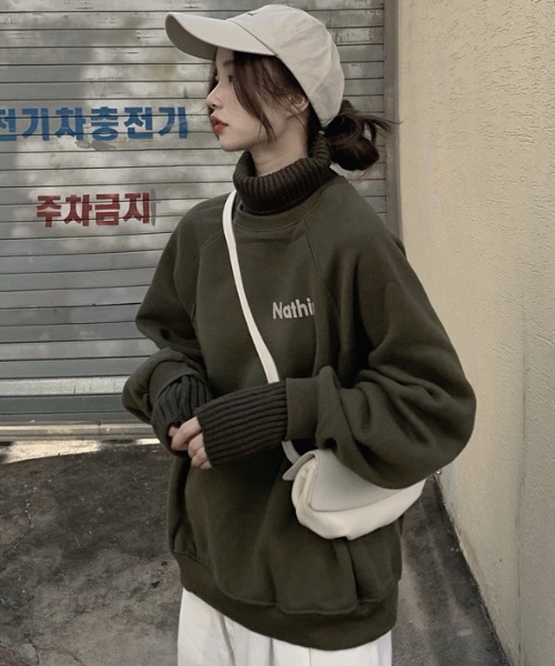 ABITOKYO(アビトーキョー)の「レイヤード風ワンポイントロゴリブドッキング裏毛トレーナー(スウェット・レディース・ベージュ/グリーン/ブラック・FREE)」の4枚目の写真