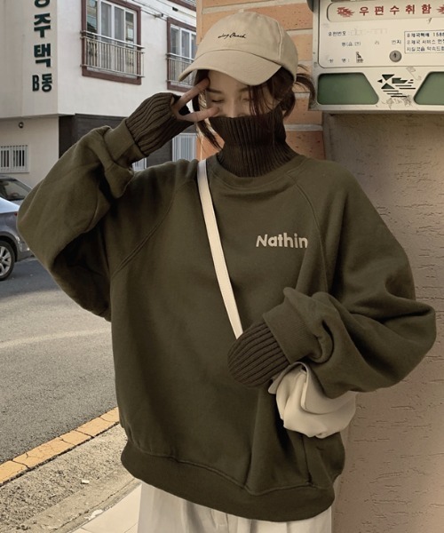 ABITOKYO(アビトーキョー)の「レイヤード風ワンポイントロゴリブドッキング裏毛トレーナー(スウェット・レディース・ベージュ/グリーン/ブラック・FREE)」の11枚目の写真