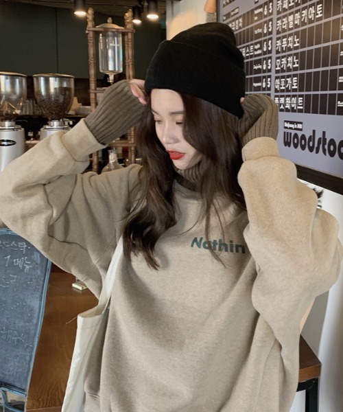 ABITOKYO(アビトーキョー)の「レイヤード風ワンポイントロゴリブドッキング裏毛トレーナー(スウェット・レディース・ベージュ/グリーン/ブラック・FREE)」の6枚目の写真