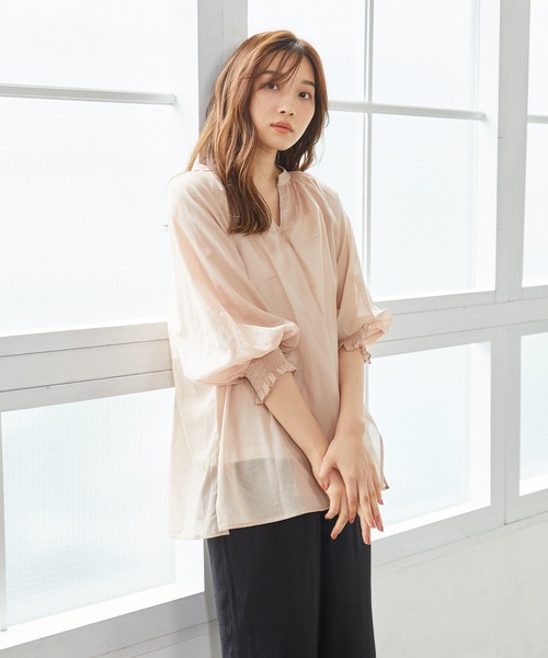 Rewde(ルゥデ)の「刺繍ボリュームスリーブブラウス(1R13-07146)(シャツ/ブラウス・レディース・チャコールグレー/ベージュ/モーブ系・M)」の3枚目の写真