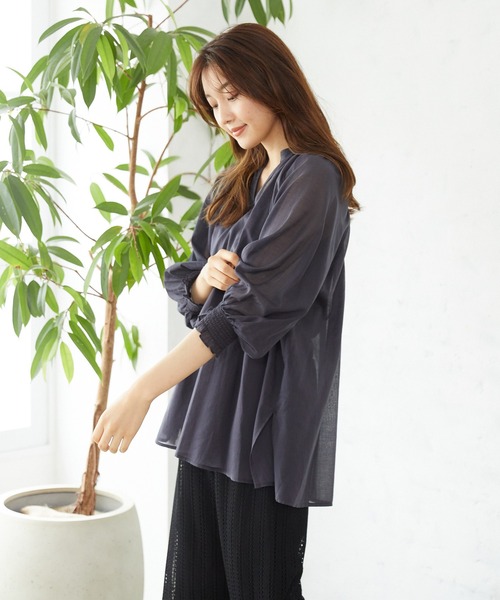 Rewde(ルゥデ)の「刺繍ボリュームスリーブブラウス(1R13-07146)(シャツ/ブラウス・レディース・チャコールグレー/ベージュ/モーブ系・M)」の17枚目の写真
