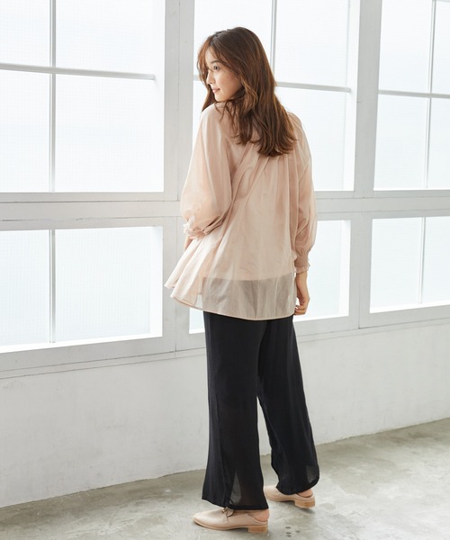 Rewde(ルゥデ)の「刺繍ボリュームスリーブブラウス(1R13-07146)(シャツ/ブラウス・レディース・チャコールグレー/ベージュ/モーブ系・M)」の11枚目の写真