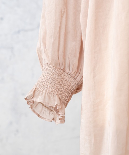 Rewde(ルゥデ)の「刺繍ボリュームスリーブブラウス(1R13-07146)(シャツ/ブラウス・レディース・チャコールグレー/ベージュ/モーブ系・M)」の6枚目の写真