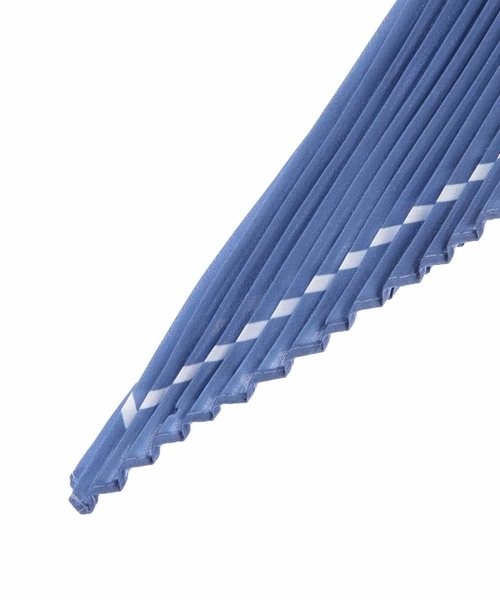 a.v.v（アーヴェヴェ）の「プリーツスカーフ（バンダナ/スカーフ・レディース・ネイビー/レッド・38）」の5枚目の写真