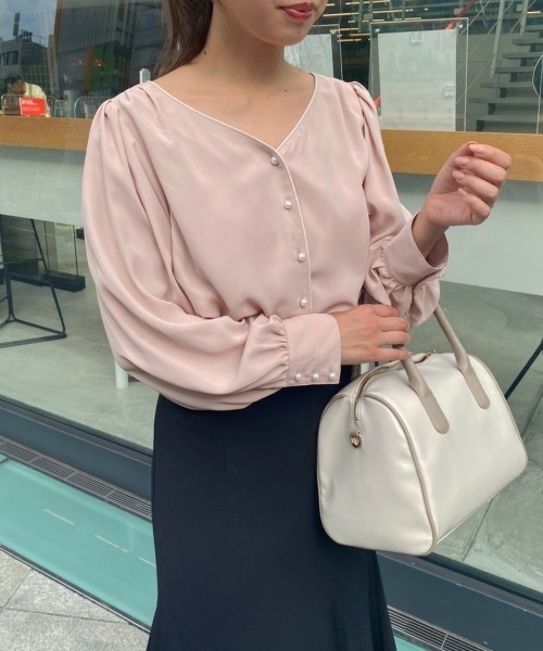 one after another NICE CLAUP(ワンアフターアナザーナイスクラップ)の「上品見え!プチプラ配色パイピンクブラウス【WEB限定色あり】(シャツ/ブラウス・レディース・ブラック/ブラウン/ピンク/アイボリー/ドット/ライトベージュ・FREE)」の5枚目の写真