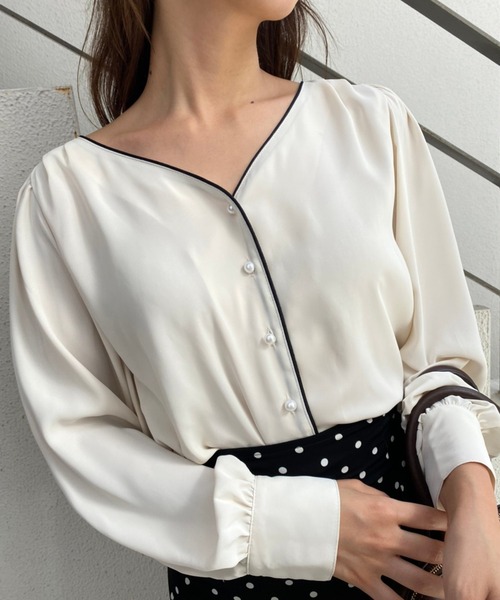 one after another NICE CLAUP(ワンアフターアナザーナイスクラップ)の「上品見え!プチプラ配色パイピンクブラウス【WEB限定色あり】(シャツ/ブラウス・レディース・ブラック/ブラウン/ピンク/アイボリー/ドット/ライトベージュ・FREE)」の19枚目の写真