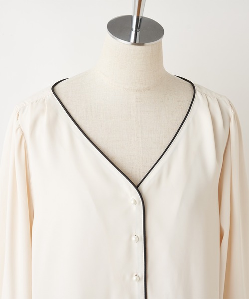 one after another NICE CLAUP(ワンアフターアナザーナイスクラップ)の「上品見え!プチプラ配色パイピンクブラウス【WEB限定色あり】(シャツ/ブラウス・レディース・ブラック/ブラウン/ピンク/アイボリー/ドット/ライトベージュ・FREE)」の7枚目の写真