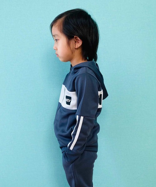 THE CASUAL（カジュアル）の「ライン入り 切替 ジップアップ パーカー キッズ（パーカー・キッズ・モカ/杢グレー/ブラック/チャコール・150cm/120cm/130cm/110cm/140cm/160cm）」の9枚目の写真