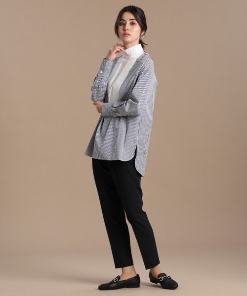 INED（イネド）の「ピンタックブザムシャツ（シャツ/ブラウス・レディース・ネイビー/オフホワイト/ブルー・9号）」の4枚目の写真