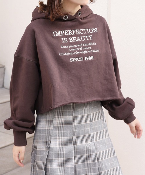 one after another NICE CLAUP（ワンアフターアナザーナイスクラップ）の「刺繍ロゴ裏毛ショートパーカー（Tシャツ/カットソー・レディース・オフホワイト/スミクロ/ブラウン/グリーン・FREE）」の11枚目の写真