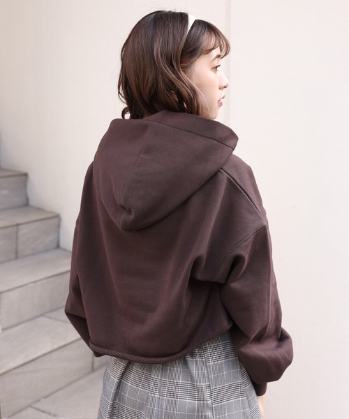 one after another NICE CLAUP（ワンアフターアナザーナイスクラップ）の「刺繍ロゴ裏毛ショートパーカー（Tシャツ/カットソー・レディース・オフホワイト/スミクロ/ブラウン/グリーン・FREE）」の17枚目の写真