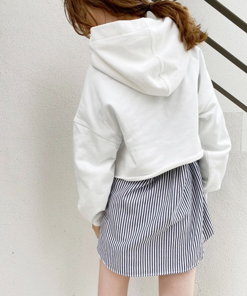 one after another NICE CLAUP（ワンアフターアナザーナイスクラップ）の「刺繍ロゴ裏毛ショートパーカー（Tシャツ/カットソー・レディース・オフホワイト/スミクロ/ブラウン/グリーン・FREE）」の8枚目の写真