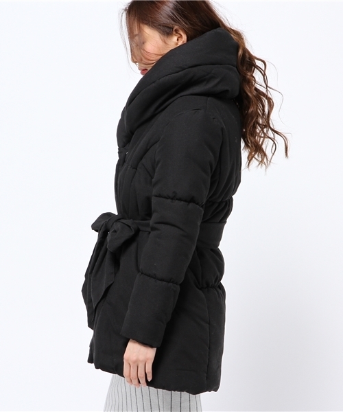 VENCEEXCHANGE（ヴァンスエクスチェンジ）の「Vロングリボン中綿ジャケット（ステンカラーコート・レディース・オフホワイト/ブラック/ブルー・MEDIUM/LARGE）」の5枚目の写真