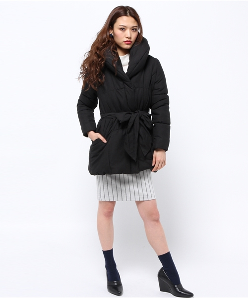 VENCEEXCHANGE（ヴァンスエクスチェンジ）の「Vロングリボン中綿ジャケット（ステンカラーコート・レディース・オフホワイト/ブラック/ブルー・MEDIUM/LARGE）」の8枚目の写真