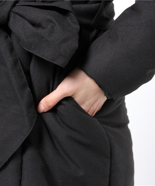 VENCEEXCHANGE（ヴァンスエクスチェンジ）の「Vロングリボン中綿ジャケット（ステンカラーコート・レディース・オフホワイト/ブラック/ブルー・MEDIUM/LARGE）」の12枚目の写真