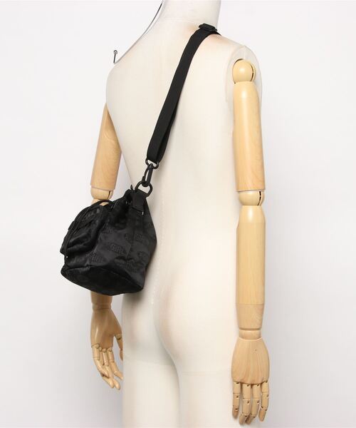 X-girl（エックスガール）の「OVAL LOGO BUCKET SHOULDER BAG（ショルダーバッグ・レディース・ブラック・ONE SIZE）」の14枚目の写真