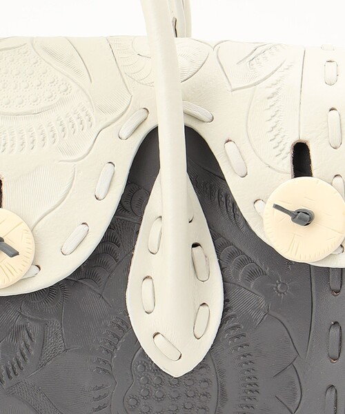 CARVING TRIBES（カービングトライブス）の「TRI Maestra S（ハンドバッグ・レディース・ホワイト・FREE）」の2枚目の写真