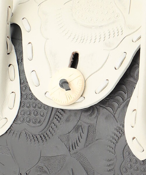 CARVING TRIBES（カービングトライブス）の「TRI Maestra S（ハンドバッグ・レディース・ホワイト・FREE）」の3枚目の写真