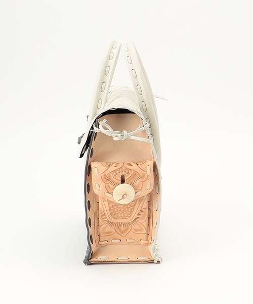 CARVING TRIBES（カービングトライブス）の「TRI Maestra S（ハンドバッグ・レディース・ホワイト・FREE）」の6枚目の写真