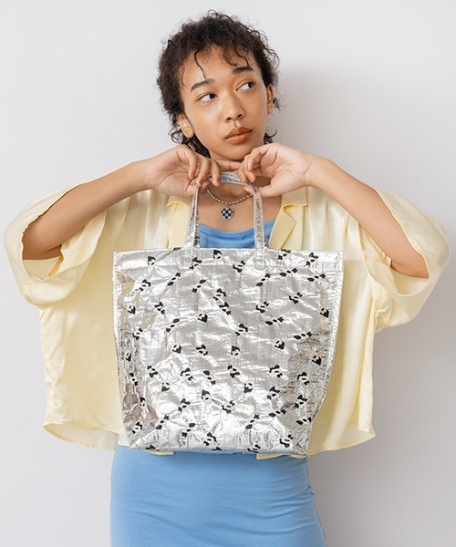 Casselini（キャセリーニ）の「Casselini(キャセリーニ)シアー刺繍シートバッグ（トートバッグ・レディース・クリア/シルバー/ピンク/グリーン・FREE）」の3枚目の写真