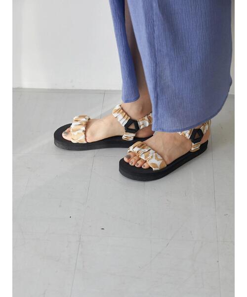 AMERICAN HOLIC（アメリカンホリック）の「ギャザーベルトサンダル（サンダル・レディース・ホワイト/ブラック/ベージュ/グリーン・S/M/L）」の11枚目の写真