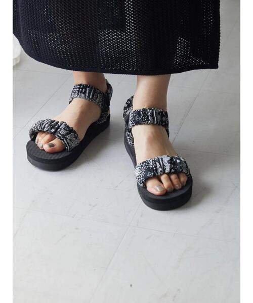 AMERICAN HOLIC（アメリカンホリック）の「ギャザーベルトサンダル（サンダル・レディース・ホワイト/ブラック/ベージュ/グリーン・S/M/L）」の3枚目の写真